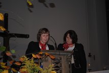 2 Bläserinnen lesen aus Psalm 18.