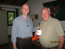 K.W.Jacobi gratuliert dem Schießobmann!