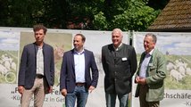 Marcus Henke, Präsident der Landesjägerschaft Bremen, Jörn Ehlers, Vizepräsident Landvolk Niedersachsen, Gernold Lengert, Vorsitzender der Jägerschaft Aurich und stellv. Vorsitzender des Bezirks Ostfriesland und LJN-Helmut Dammann-Tamke © Jägerschaft Aurich