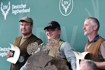 Meister aller Klassen: Thomas Dankert (m.), Bundessieger Büchse: Steffen Hillmer (r.), Bundessieger Flinte: Andreas Neumann (l.). (Quelle: Kapuhs/DJV)